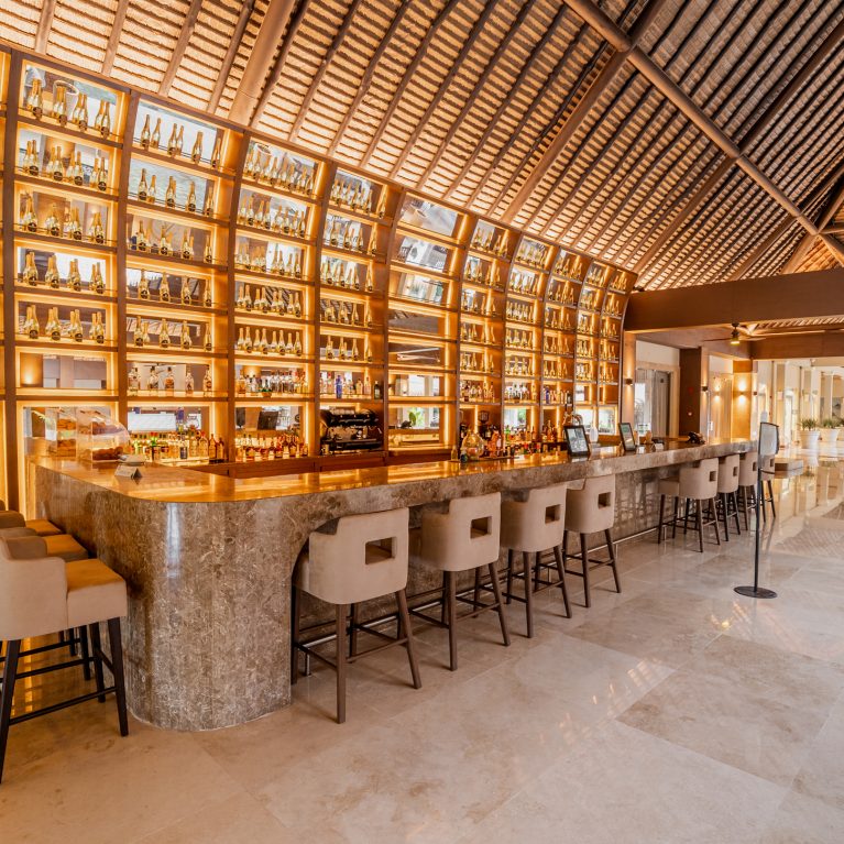 PORTADA-Lobby-Grand-Palladium-Colonial-Resort-Spa-1